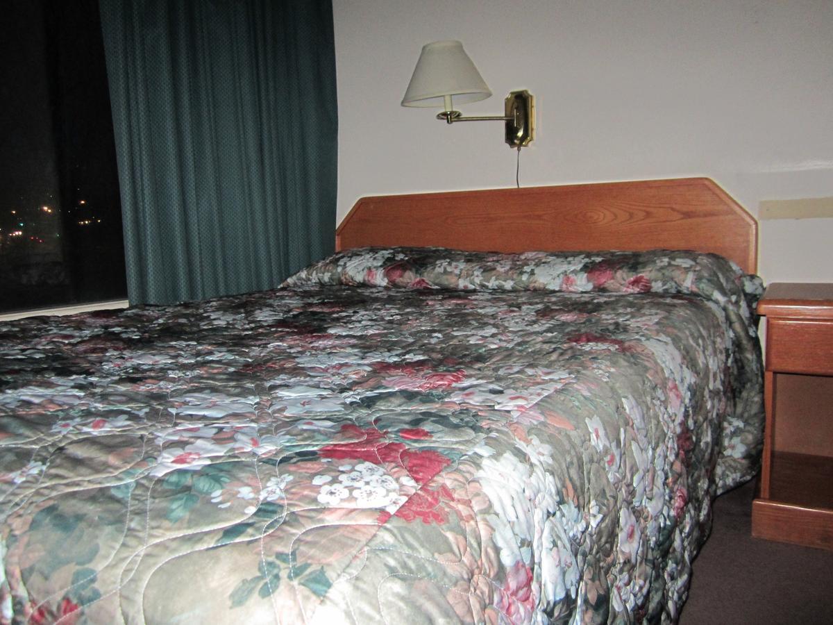 Red Coach Inn 100 Mile House Luaran gambar